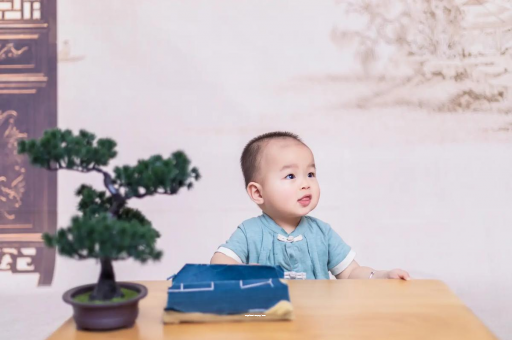 枝江怀孕肚子中间凹两边凸